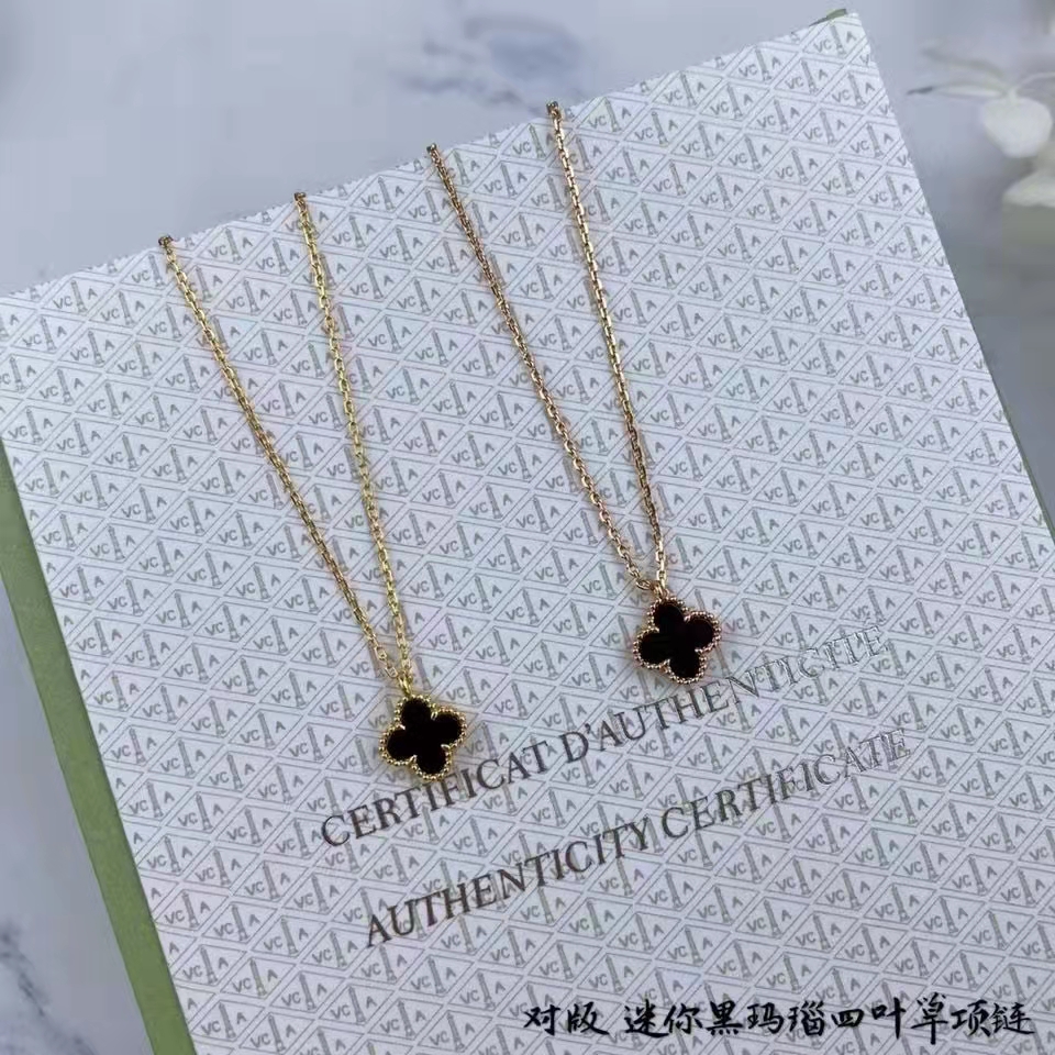 VCA Mini Malachite Necklace - Yellow Gold