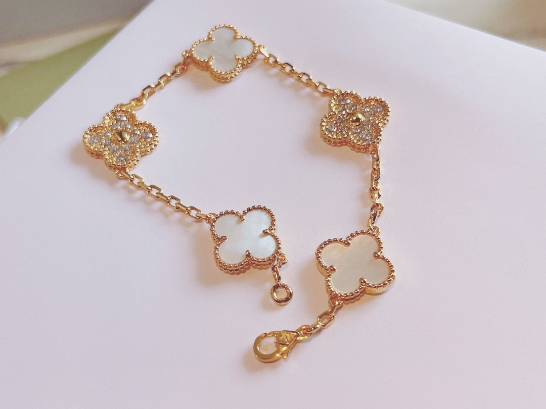 VCA Mother Of Pearl Crystal Five Motif Wrist Accessory - Warm Tone / Rose Tone / Light Tone