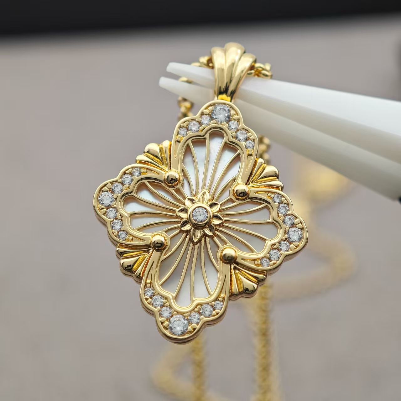 BUC Large Necklace - Yellow Gold