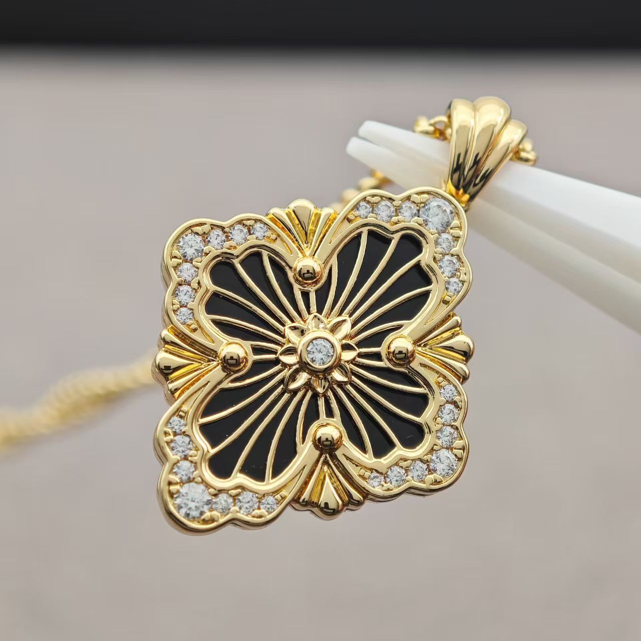 BUC Large Onyx Necklace - Yellow Gold