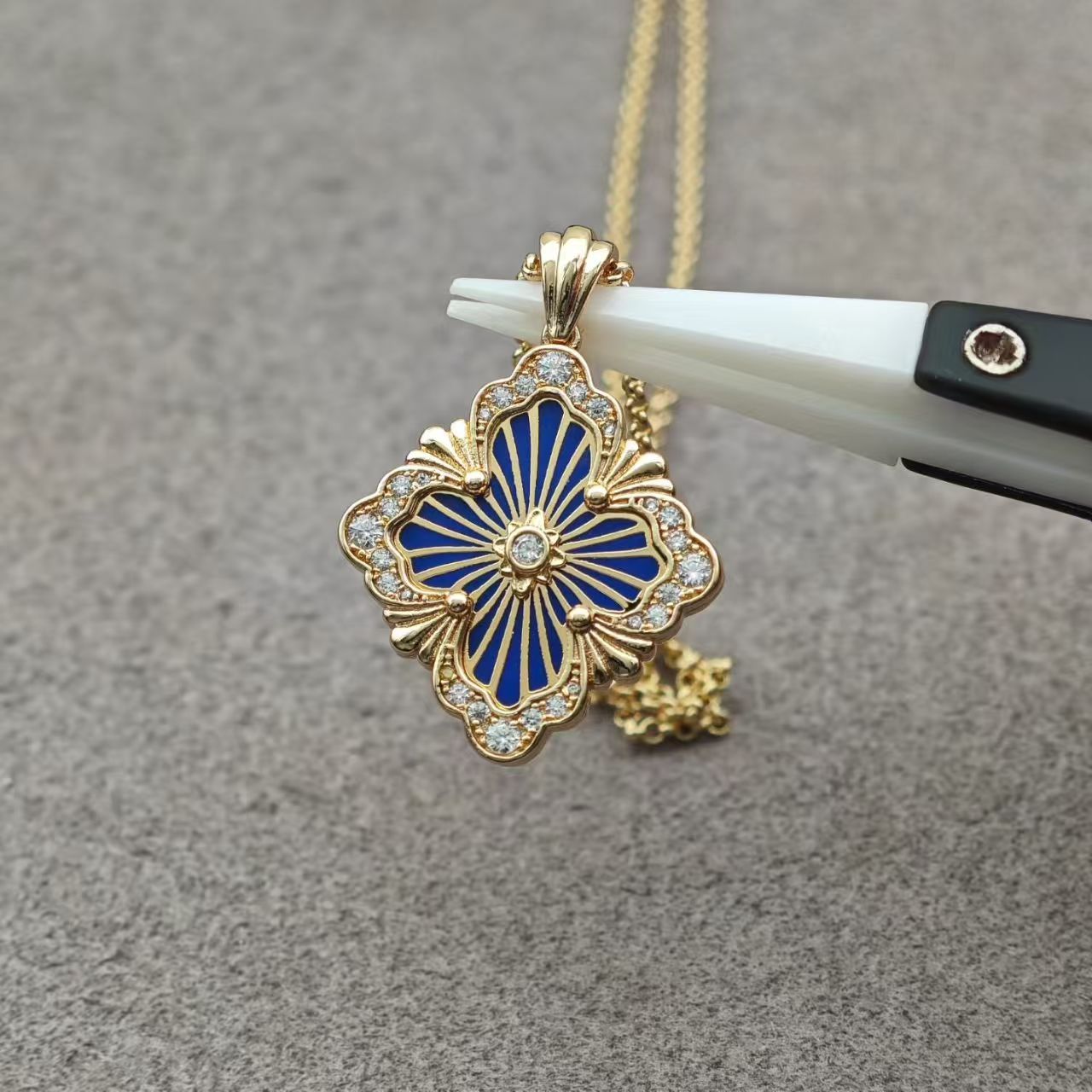 BUC Large Necklace - Yellow Gold