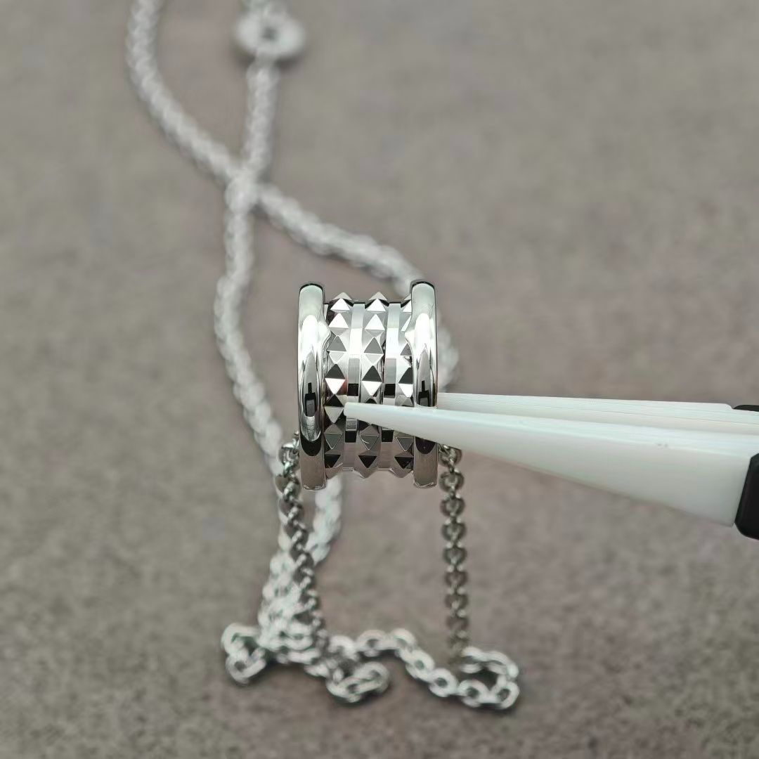 BVL Necklace - White Gold